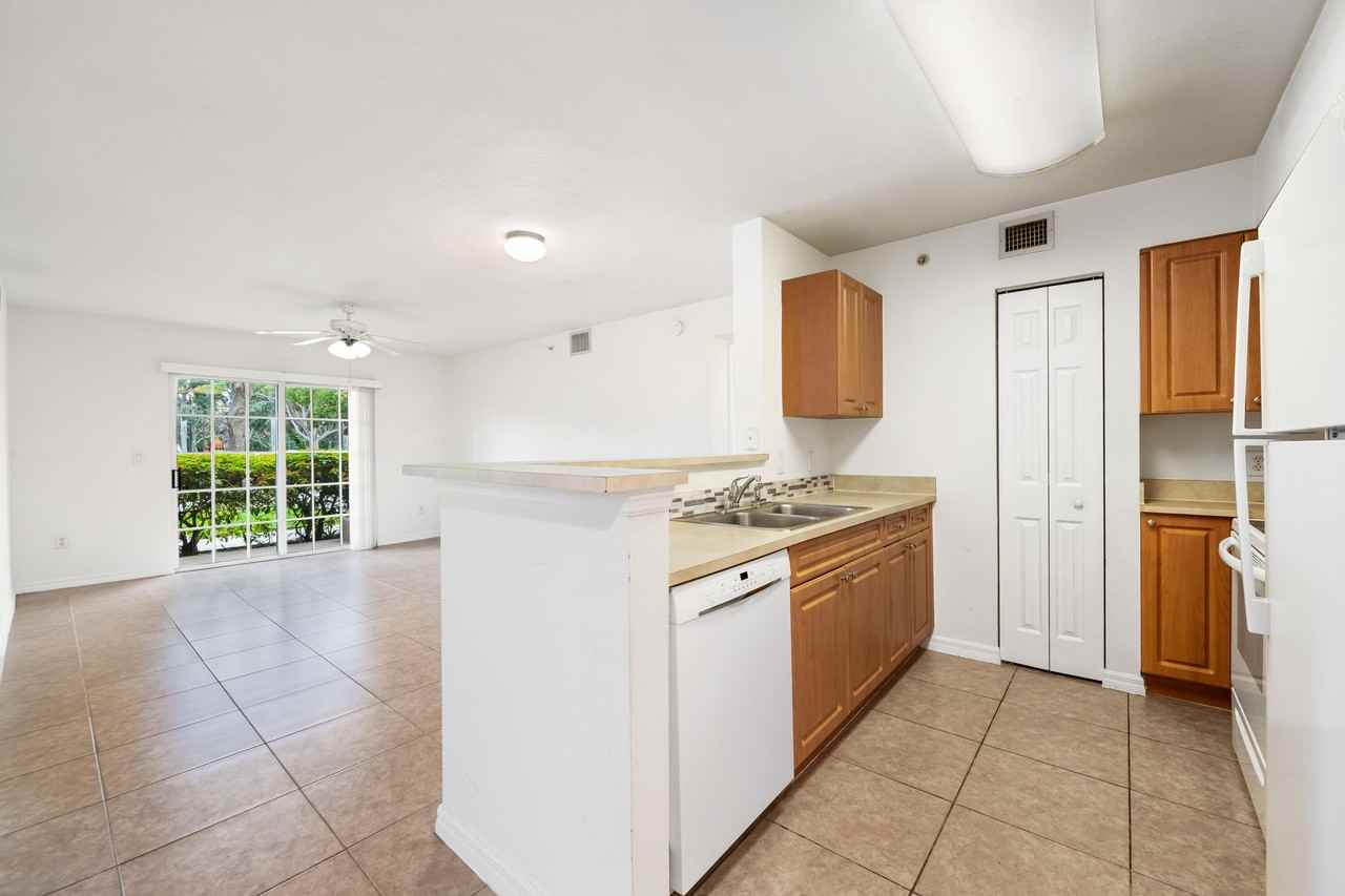 6777 Heritage Grande #1105 - Photo 4 of 22