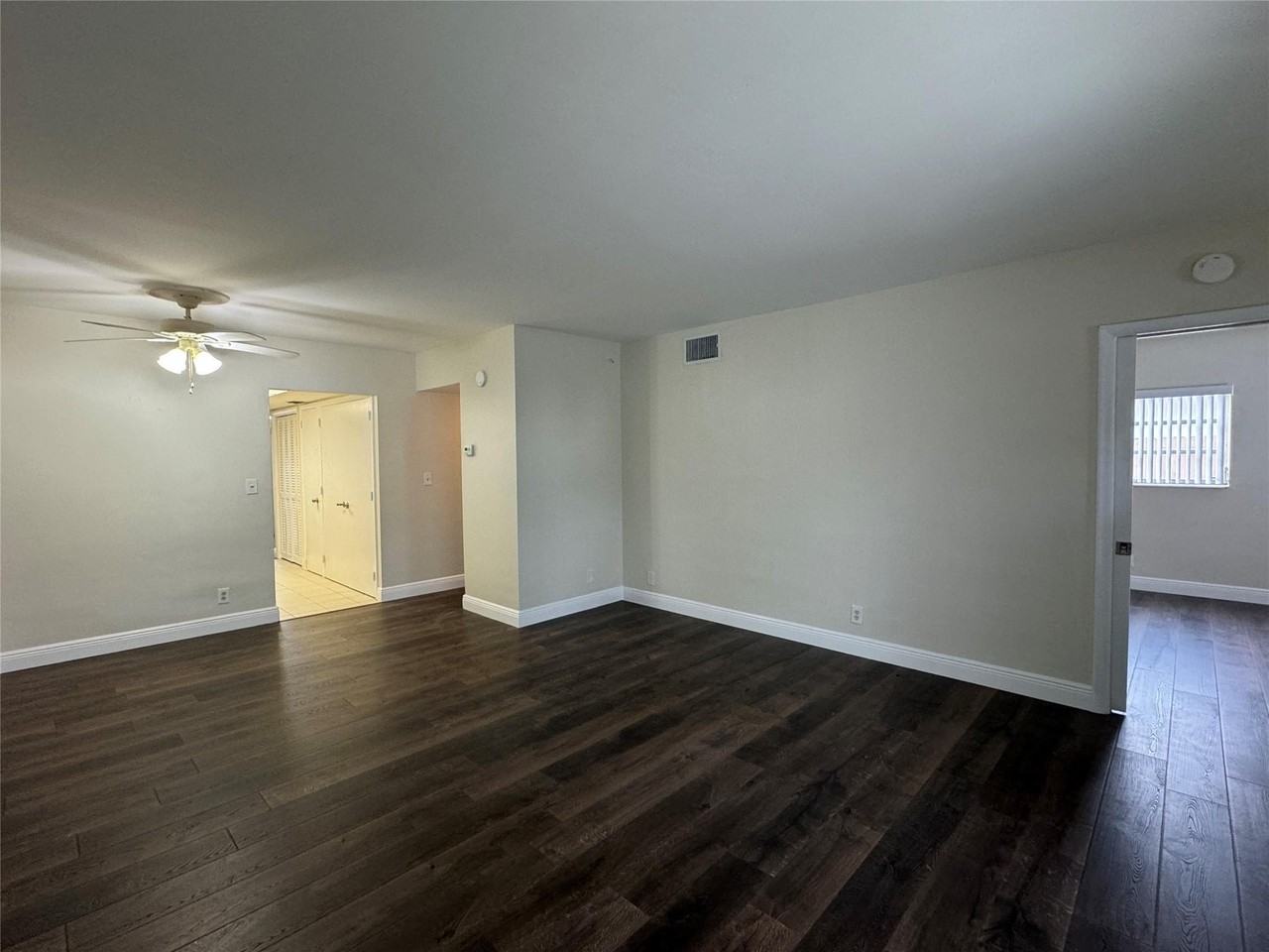1060 Ne 23rd Ter #2 - Photo 4 of 24