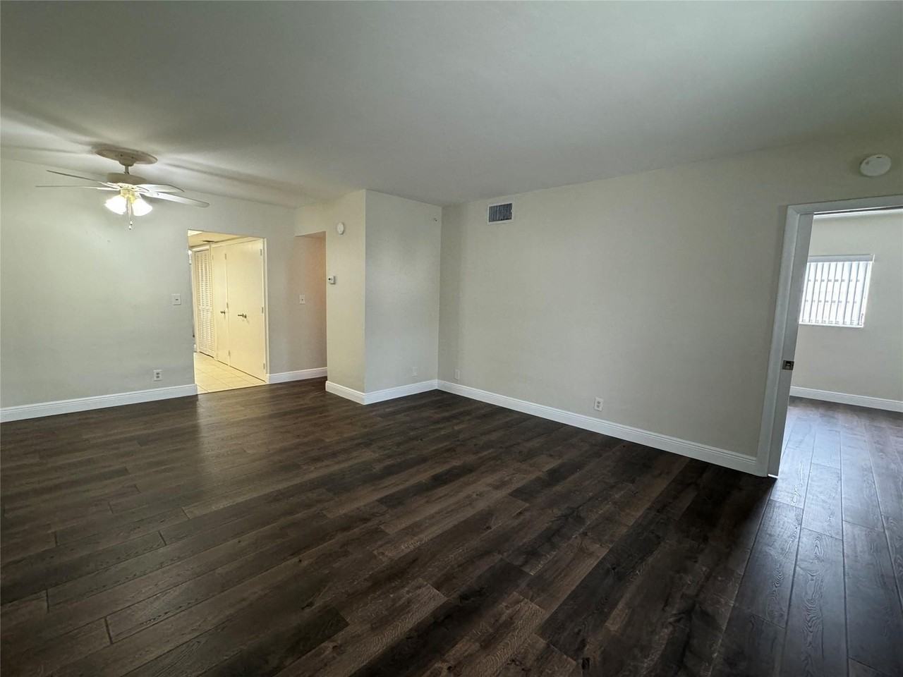 1060 Ne 23rd Ter #2 - Photo 5 of 24