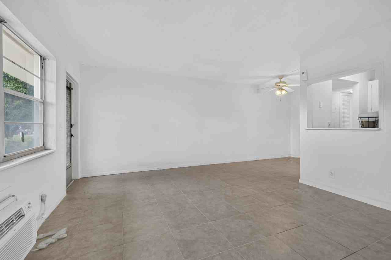 210 Canterbury J #210 - Photo 2 of 35