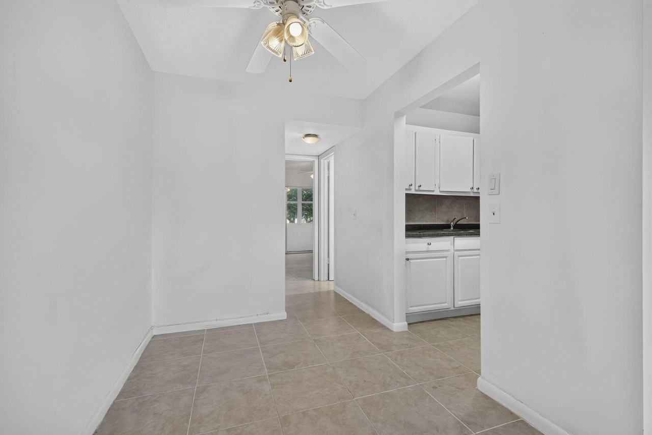 210 Canterbury J #210 - Photo 3 of 35