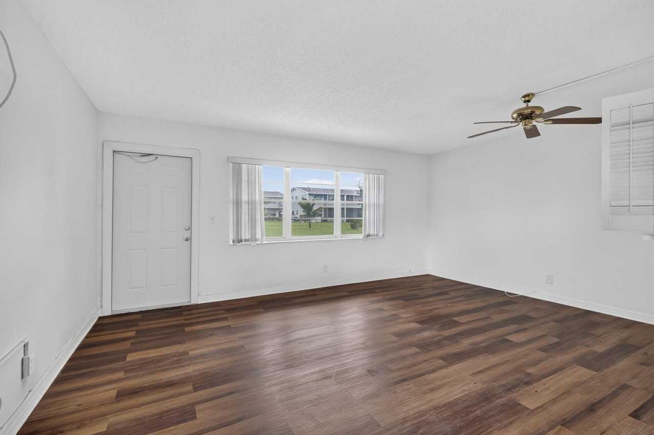 104 Easthampton E #1 - Photo 4 of 39