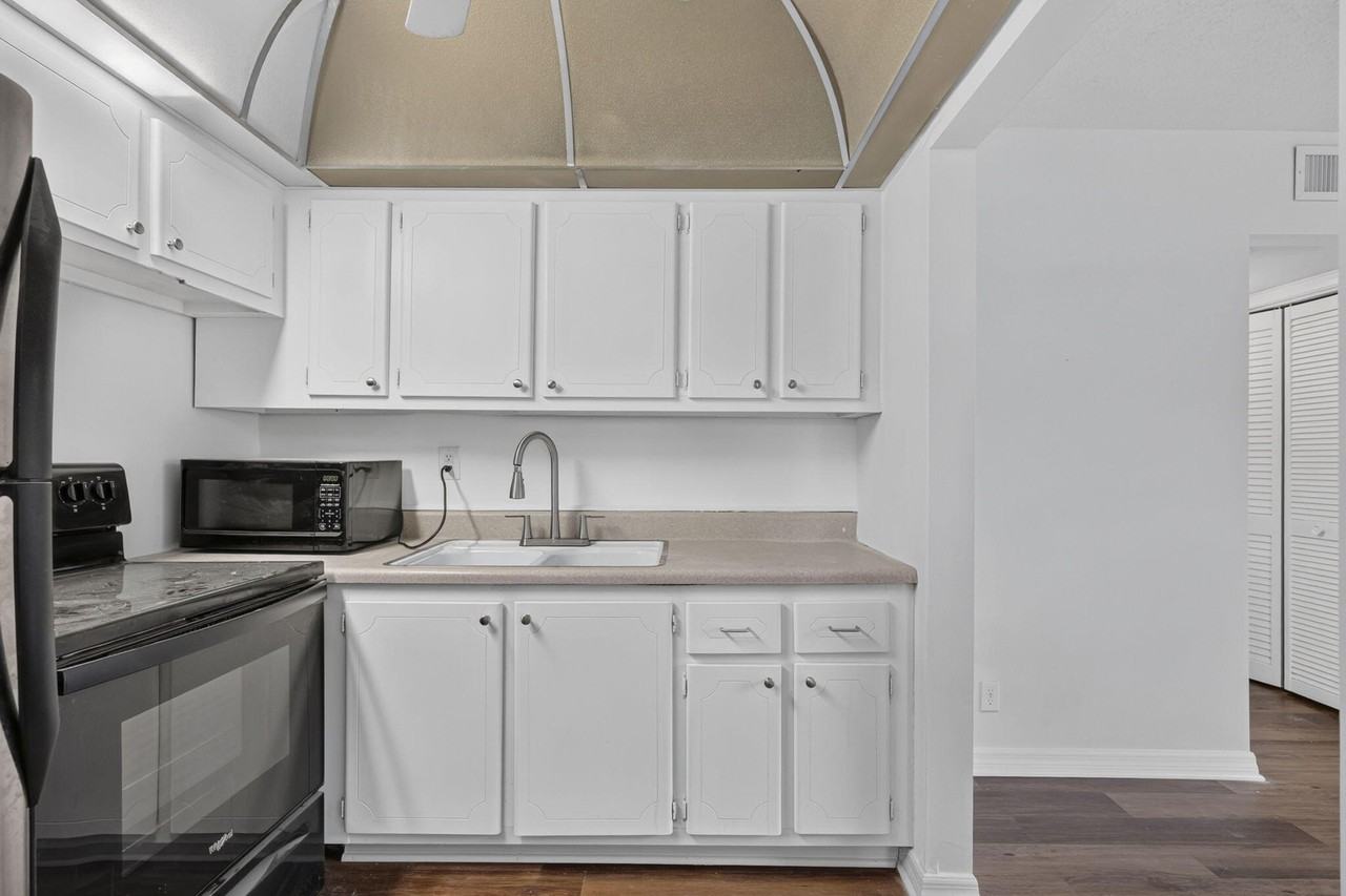 104 Easthampton E #1 - Photo 7 of 39