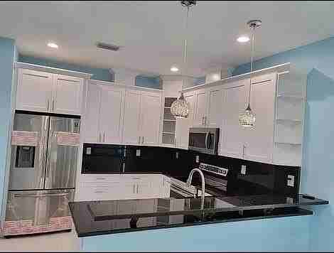 409 Broward Ave - Photo 2 of 8