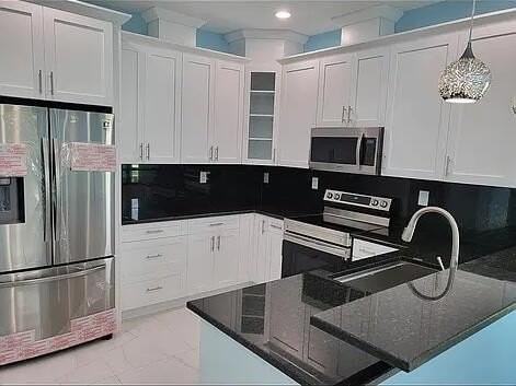 409 Broward Ave - Photo 3 of 8