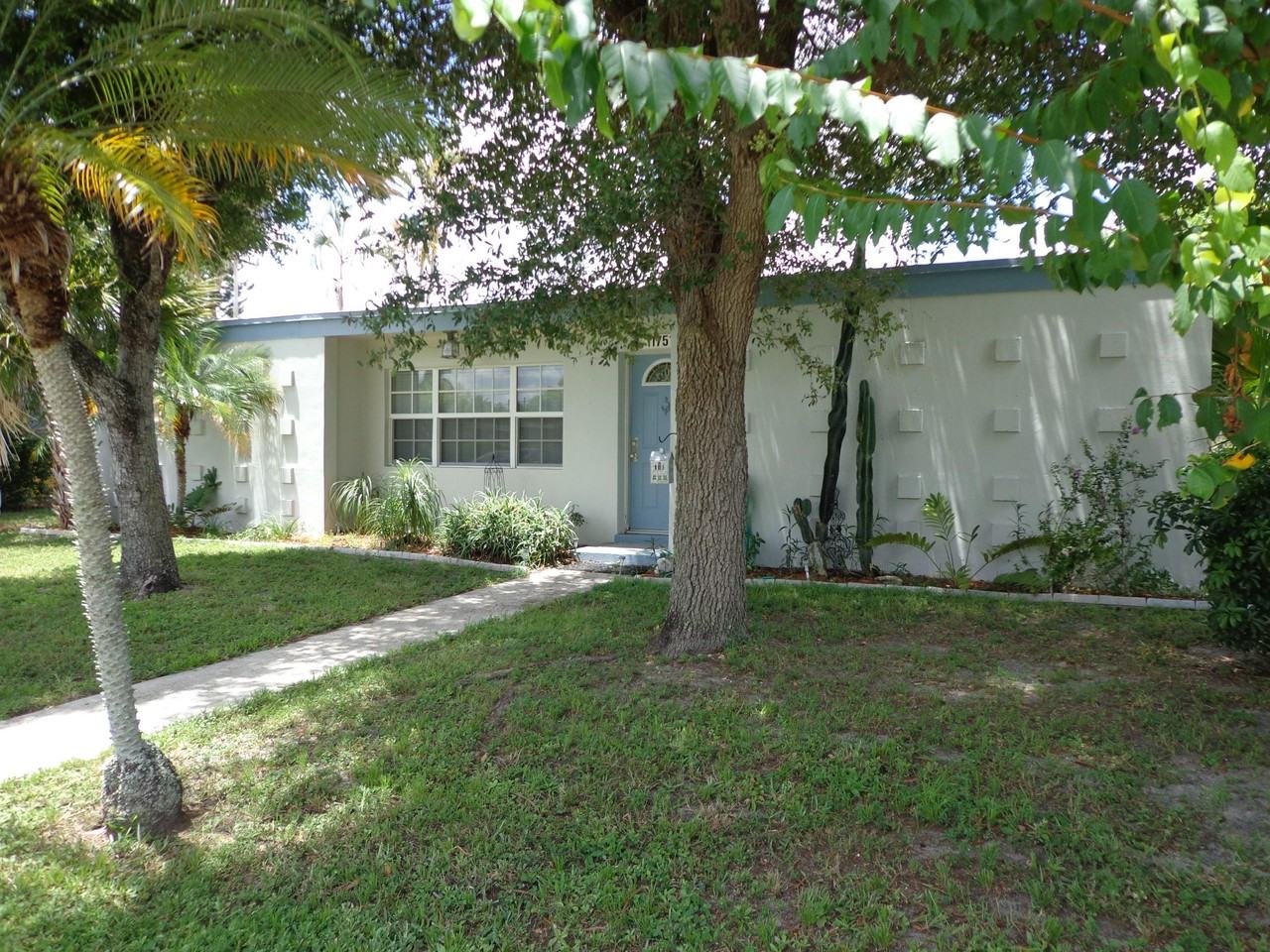 11751 Oleander Dr - Photo 2 of 20