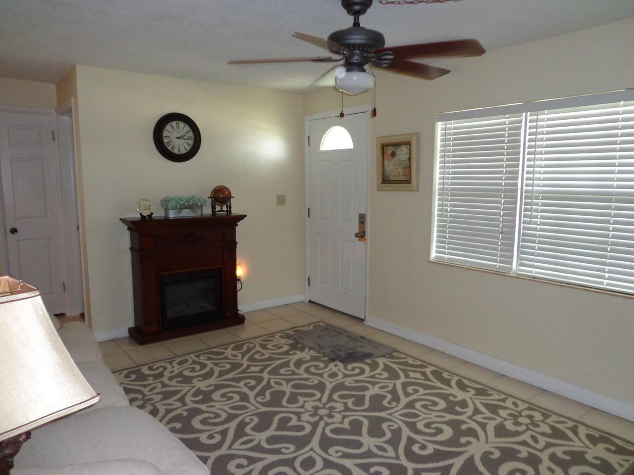 11751 Oleander Dr - Photo 5 of 20