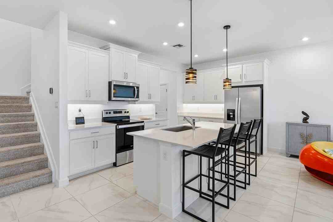 14131 Sw Thorens Dr - Photo 4 of 49