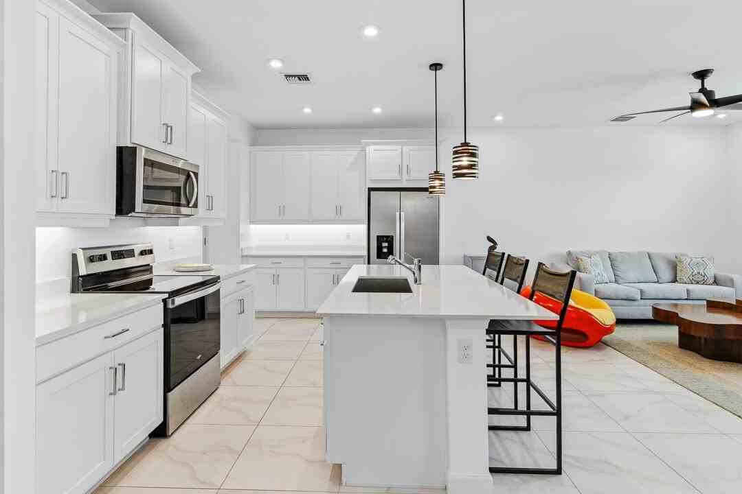 14131 Sw Thorens Dr - Photo 5 of 49