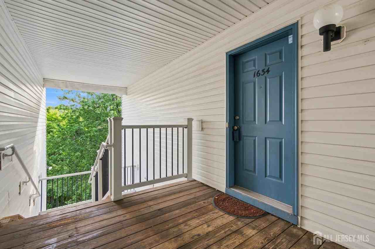1634 Waterford Dr - Photo 2 of 22