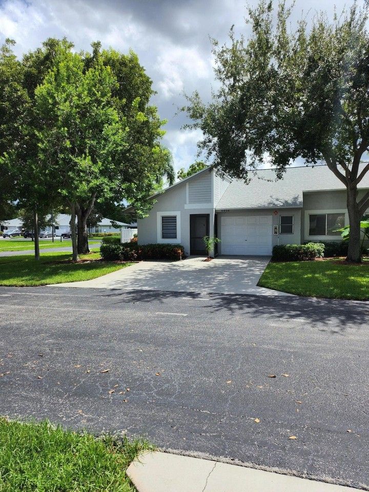 8934 Sunnywood Pl - Photo 2 of 48