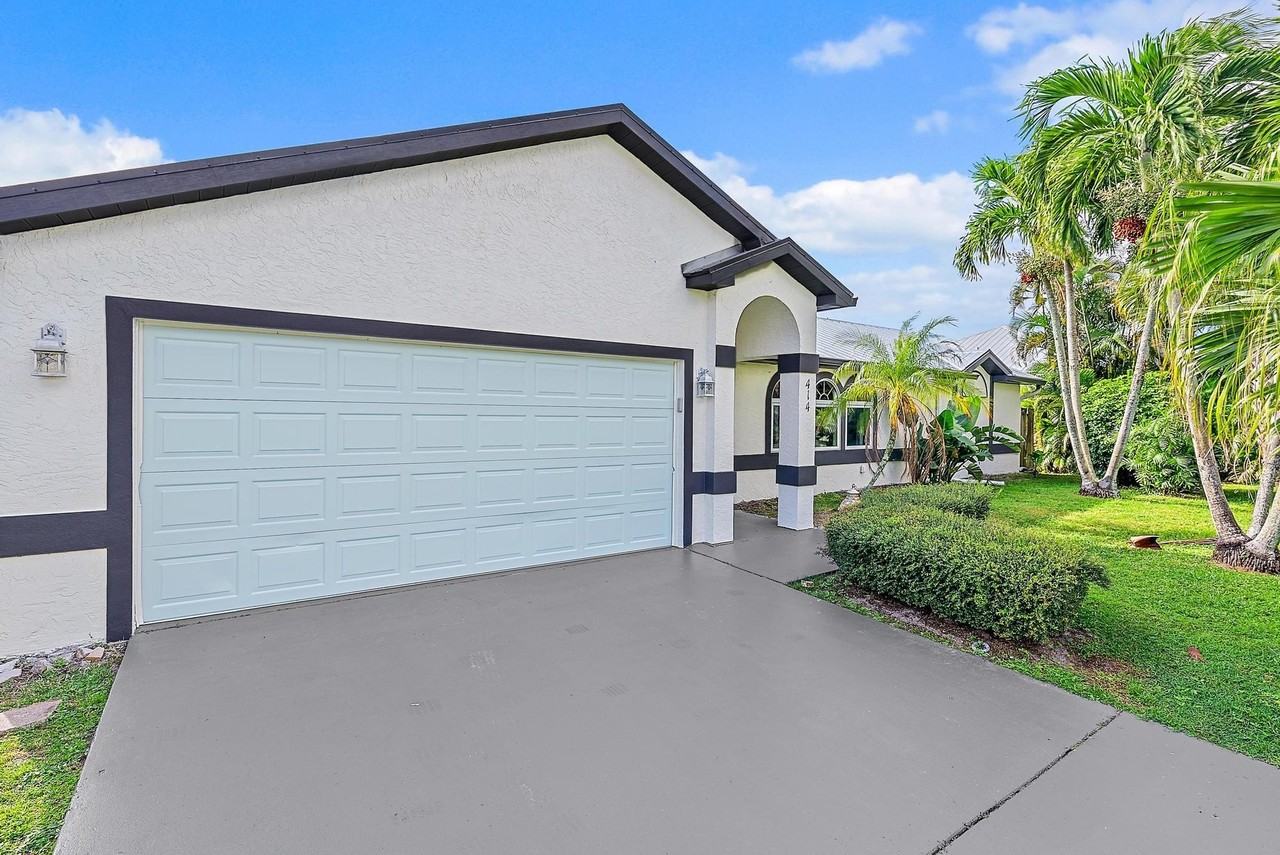 414 Sw Lairo Ave - Photo 3 of 33