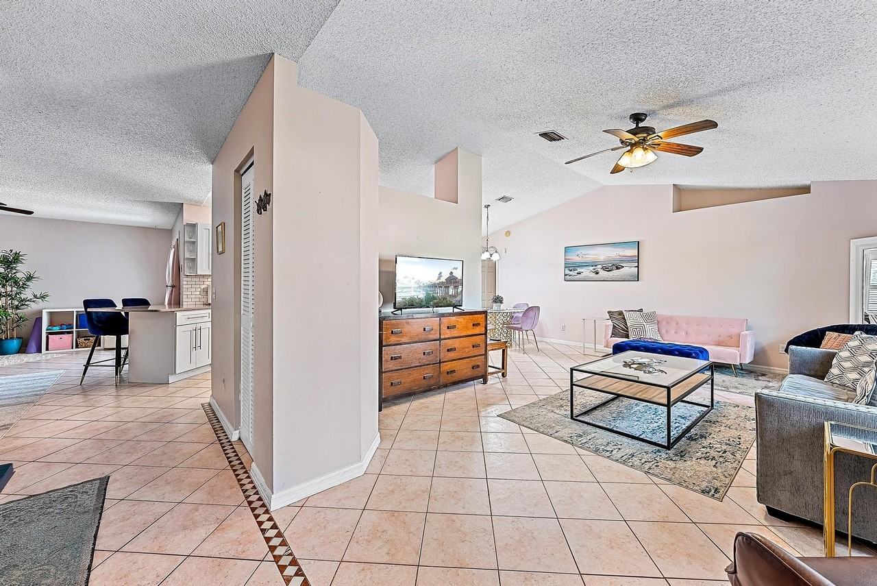 414 Sw Lairo Ave - Photo 5 of 33