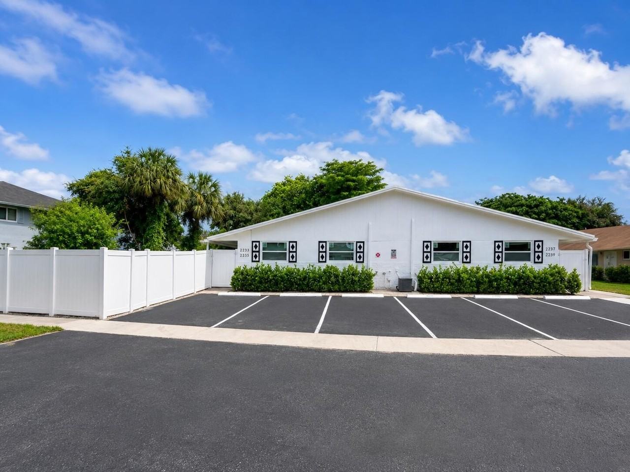 2235 Nw 57th Ave - Photo 2 of 16