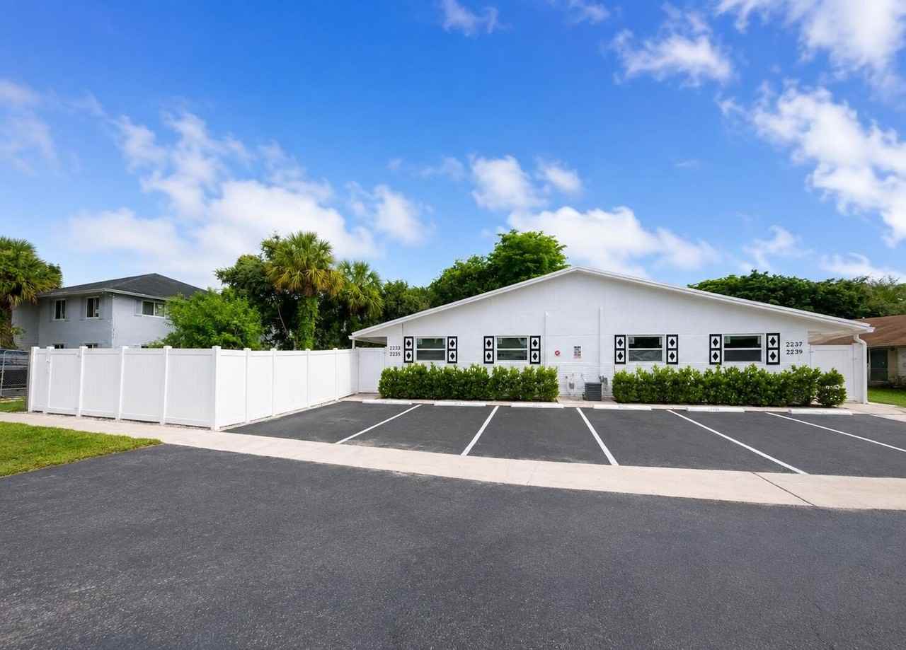 2235 Nw 57th Ave - Photo 3 of 16