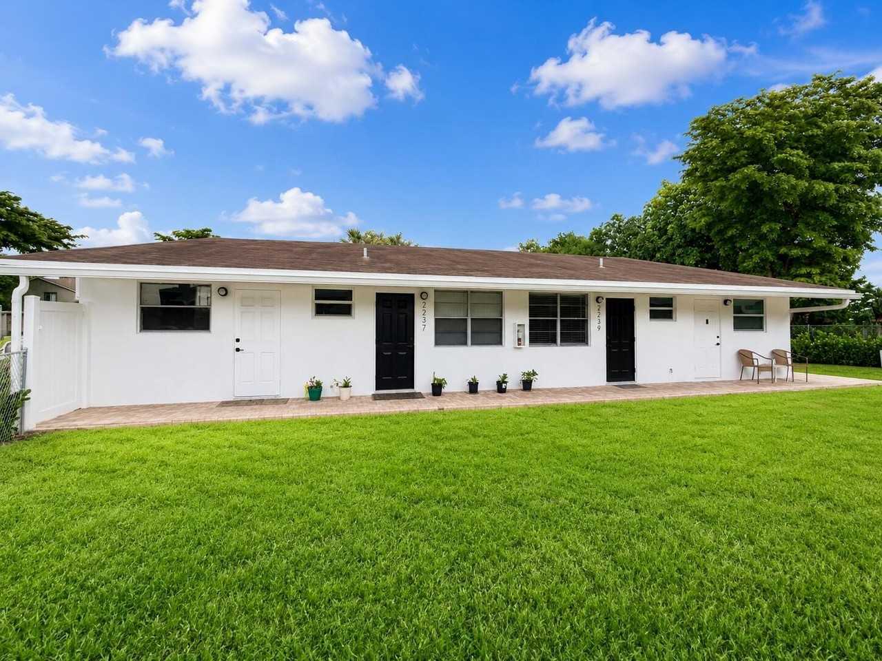 2235 Nw 57th Ave - Photo 4 of 16