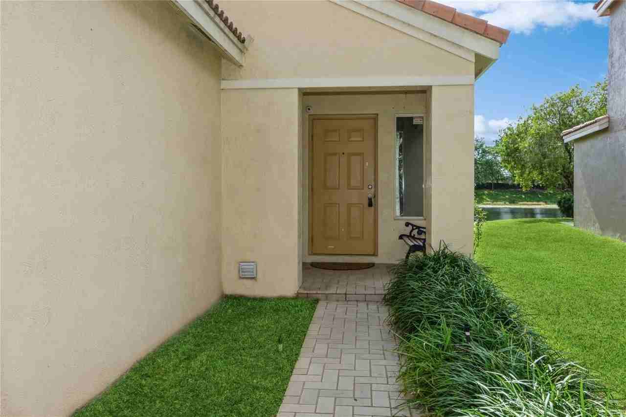 4367 Dogwood Cir - Photo 2 of 36