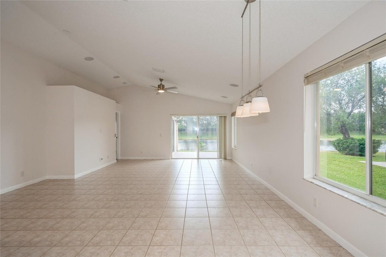 4367 Dogwood Cir - Photo 5 of 36