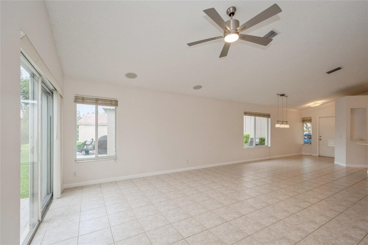 4367 Dogwood Cir - Photo 7 of 36