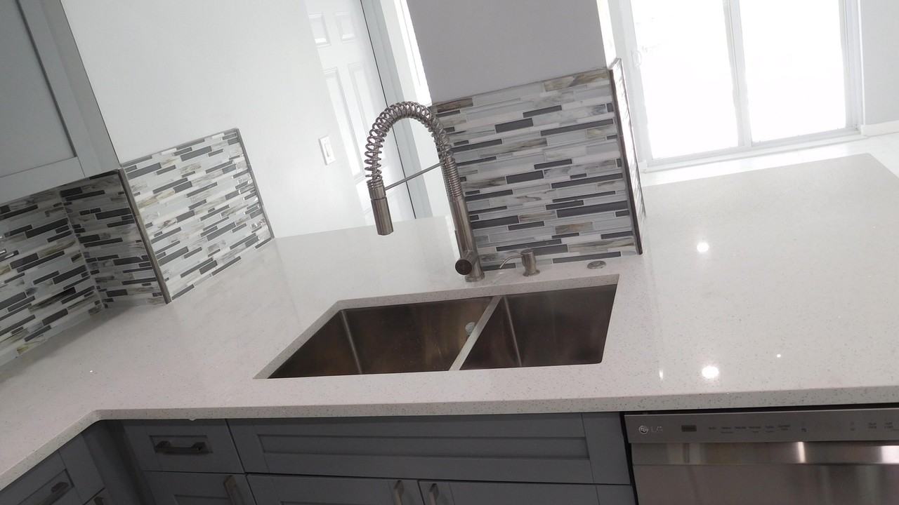 258 Ne 22nd St - Photo 4 of 31