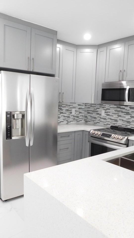 258 Ne 22nd St - Photo 5 of 31