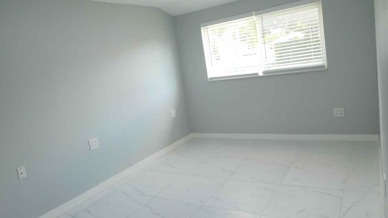 258 Ne 22nd St - Photo 7 of 31
