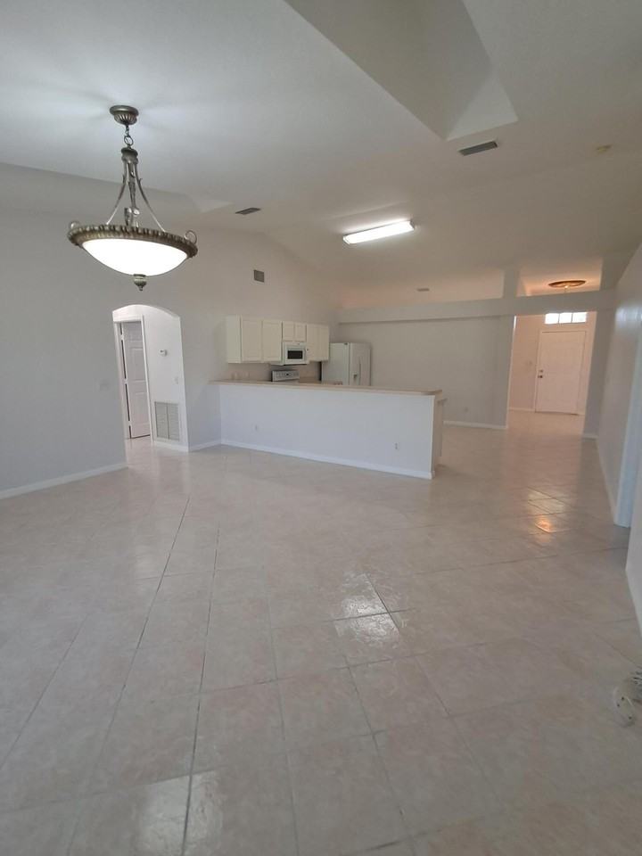 2697 Sw Altamira Ave - Photo 6 of 31