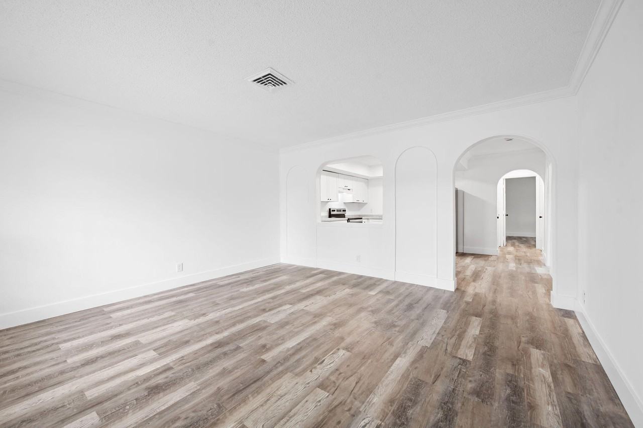 6531 Sw 19th St - Photo 2 of 15