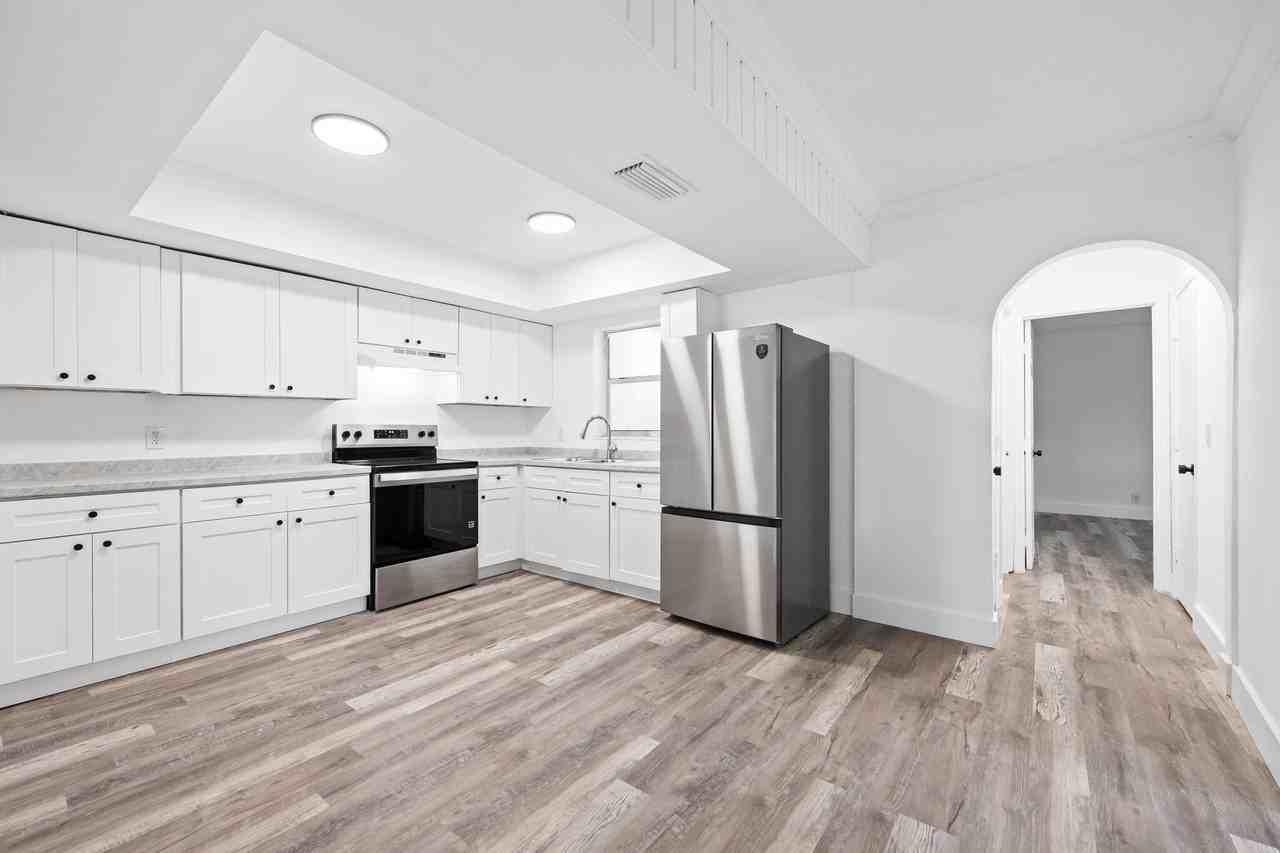6531 Sw 19th St - Photo 3 of 15