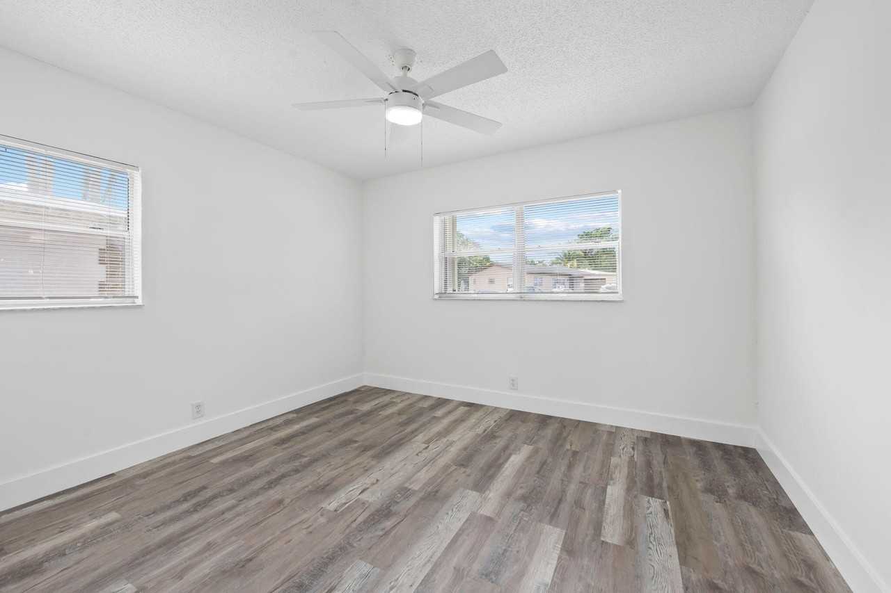 6531 Sw 19th St - Photo 5 of 15