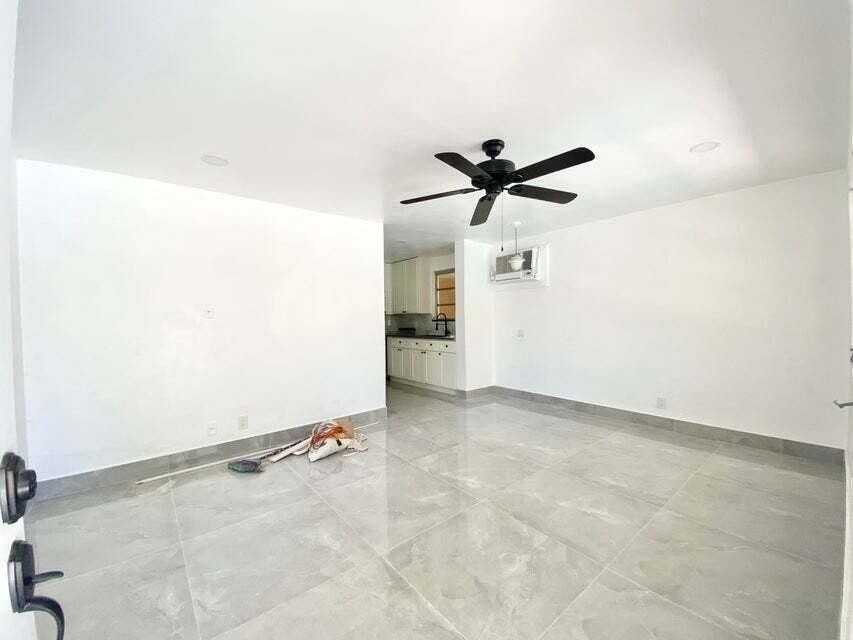 660 Ne 34th Ct #3 - Photo 3 of 9