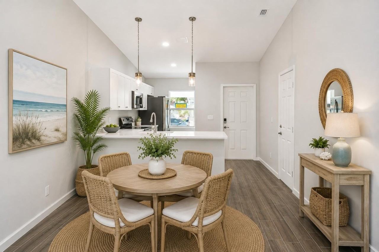 636 35th St - Photo 6 of 19