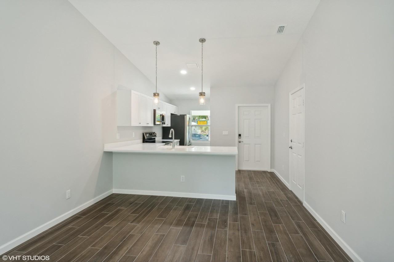 636 35th St - Photo 7 of 19