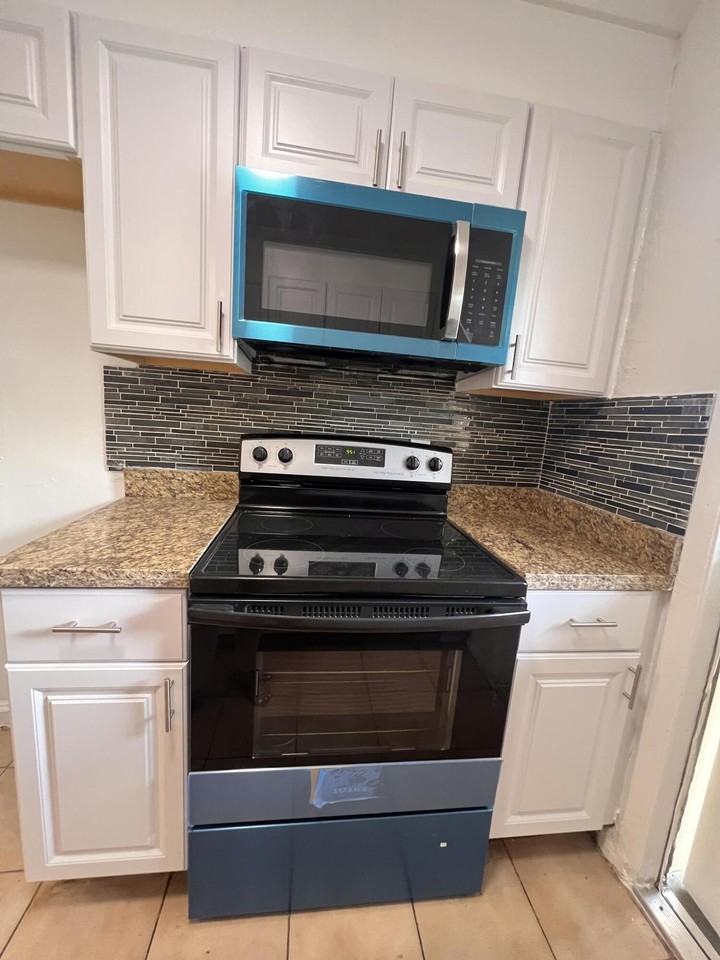 645 Sw 20th Ct #0020 - Photo 4 of 24
