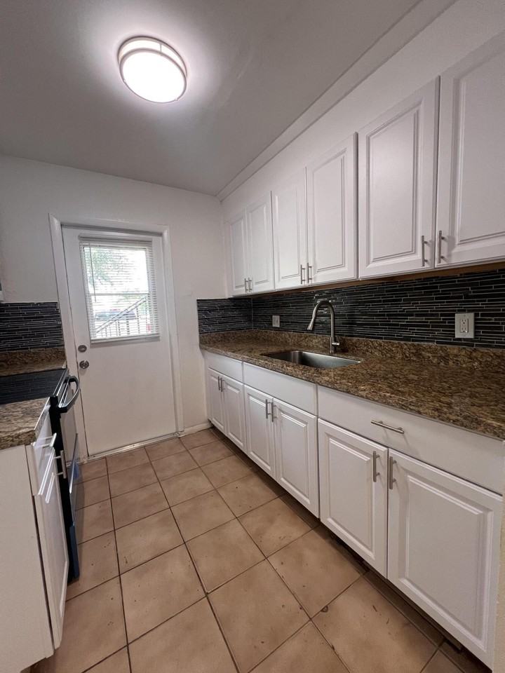 645 Sw 20th Ct #0020 - Photo 6 of 24