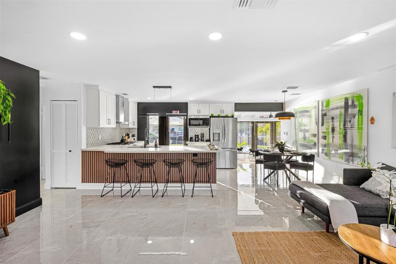 2925 Ne 1st Ave - Photo 4 of 50
