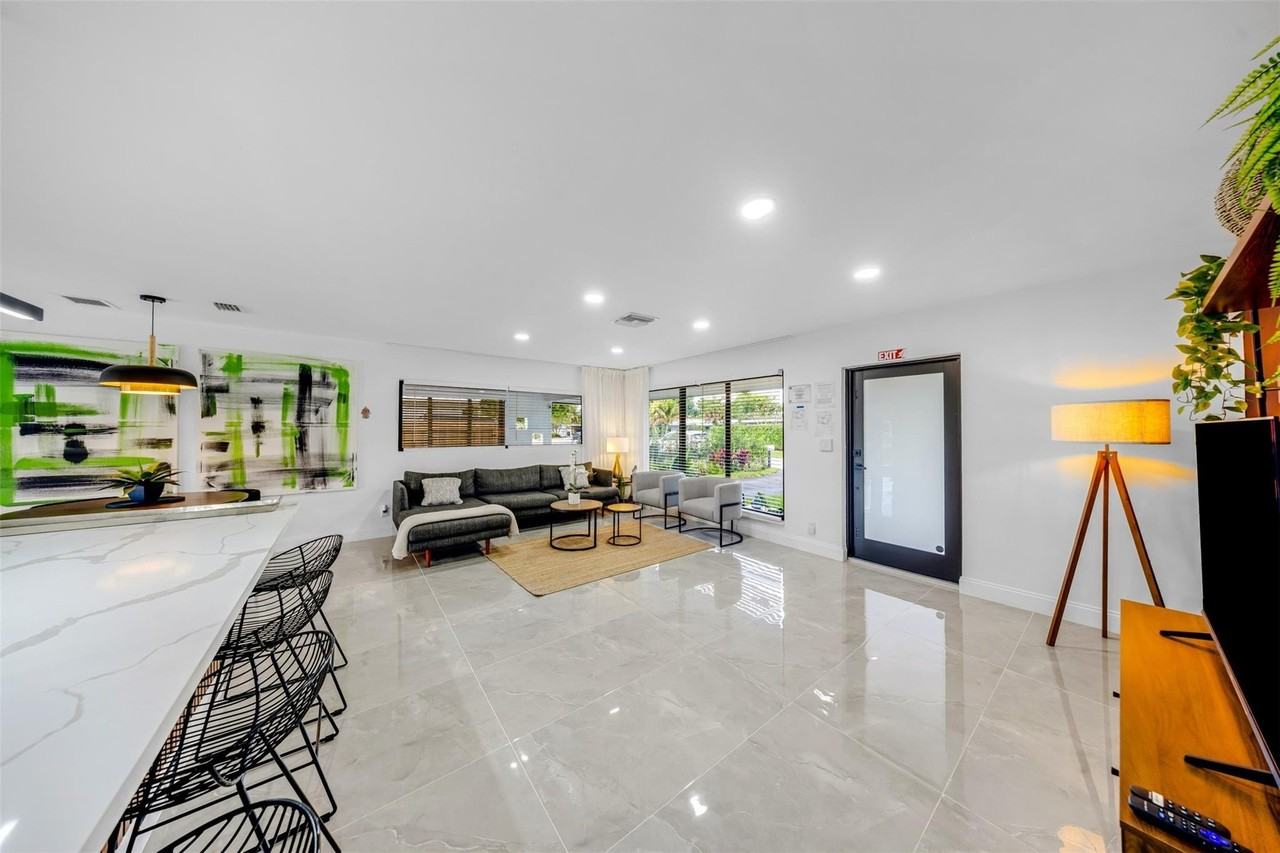 2925 Ne 1st Ave - Photo 5 of 50