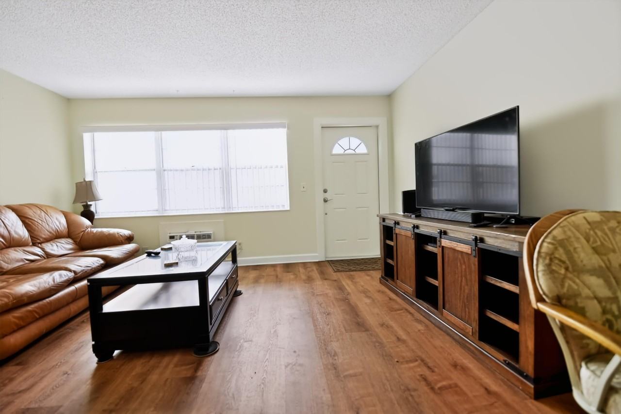 233 Windsor K - Photo 2 of 14