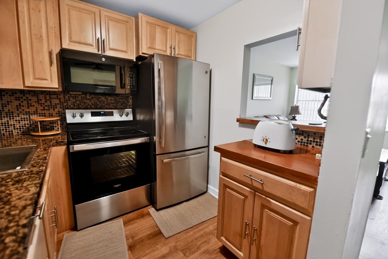 233 Windsor K - Photo 6 of 14