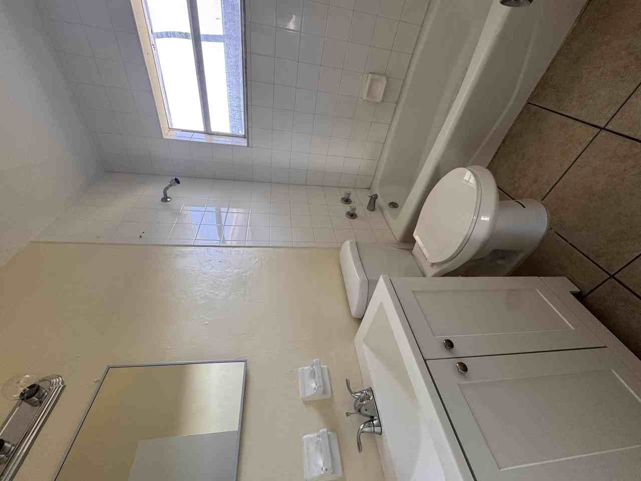825 Nw 10th Ter #13 - Photo 3 of 6