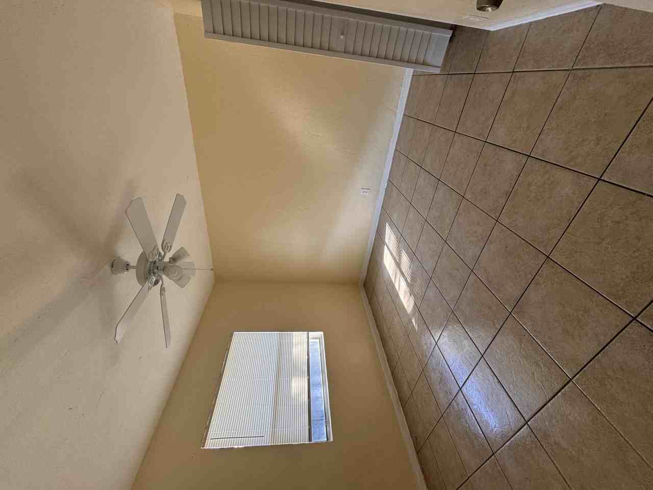 825 Nw 10th Ter #13 - Photo 4 of 6