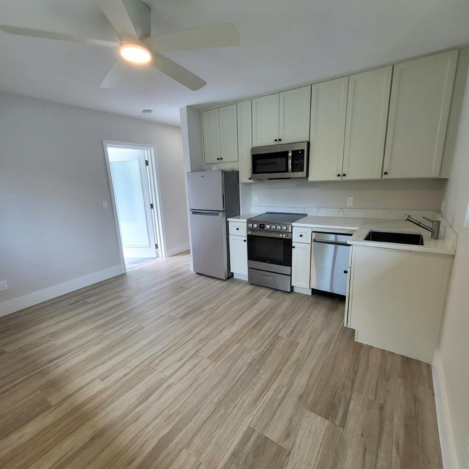 809A Nw 30th Ct #809A - Photo 4 of 8