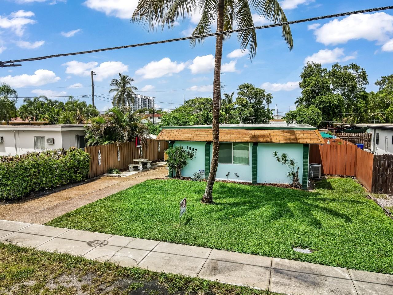 1637 Taft St - Photo 6 of 26