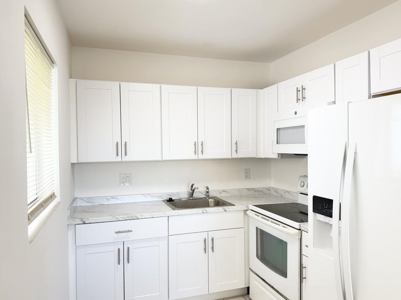 3402 Cynthia Ln #205 - Photo 5 of 30