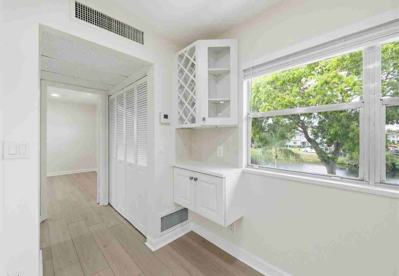 670 Monaco N - Photo 4 of 38