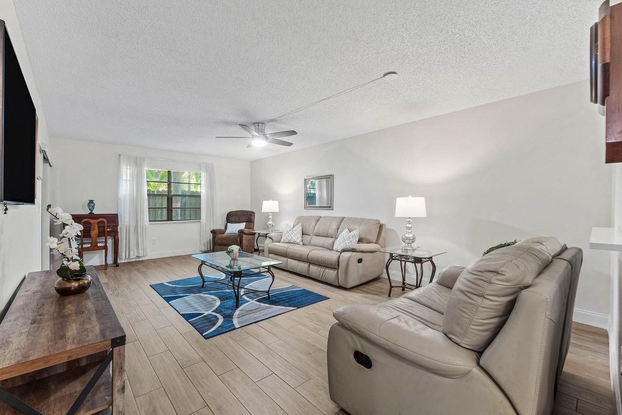 1611 Cabot Ln #3 - Photo 3 of 18