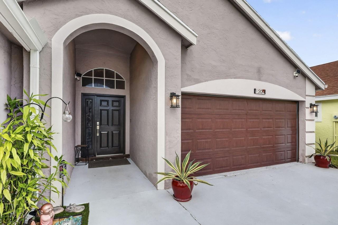 1504 Lake Breeze Dr - Photo 4 of 48