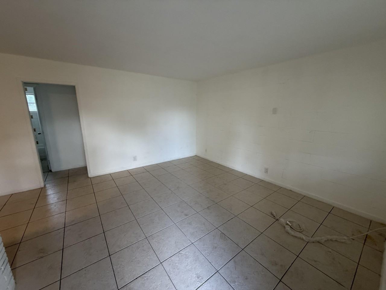 711 Nw 4th Ave #2 - Photo 3 of 13