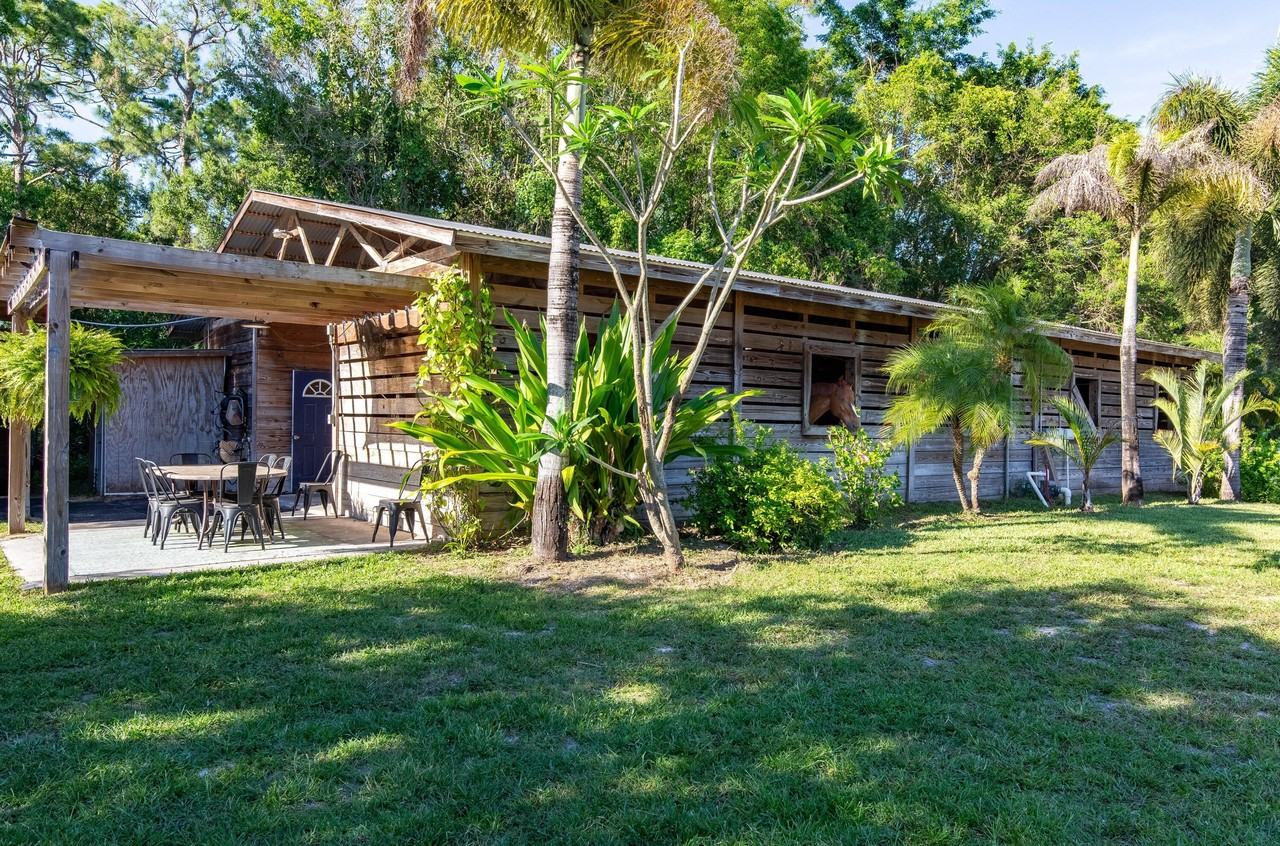851 Hyde Park Rd - Photo 4 of 16
