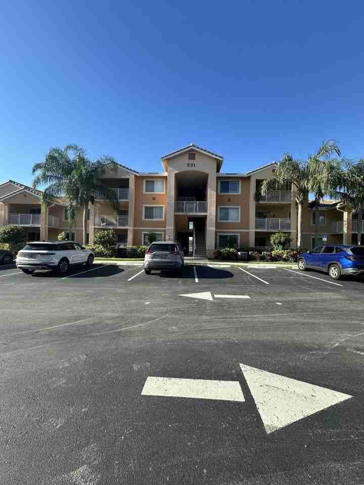 291 Sw Palm Dr #104 - Photo 2 of 46